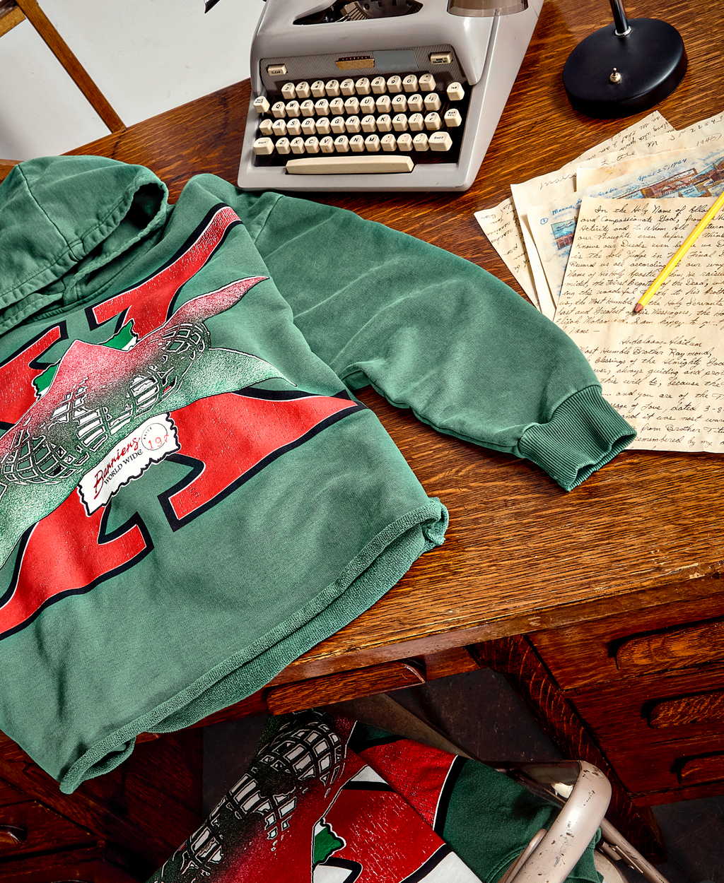 X ESSENTIAL HOODIE